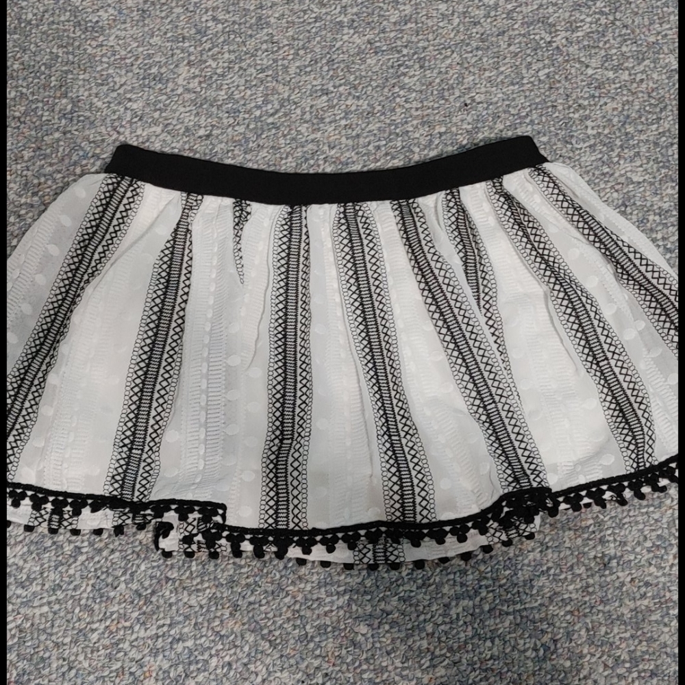 Black and white skort